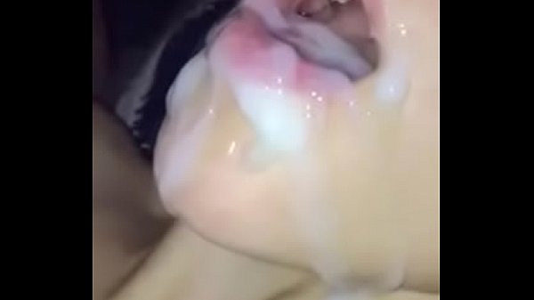 Xuât tinh vào miệng bạn gái