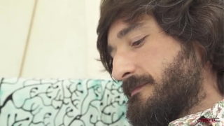 Bel Gris sendo chupado por um cara