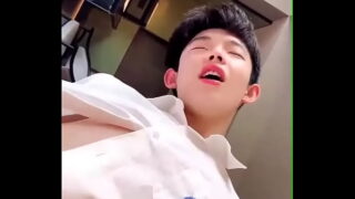 大屌猛操大学的天菜鲜肉，初夜开苞体验 更多资源 Q1991053685或2208085608