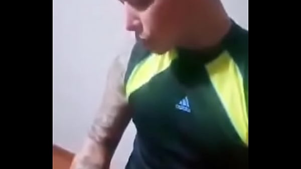 Lo pongo a mamar a primito por su cumpleaños 18