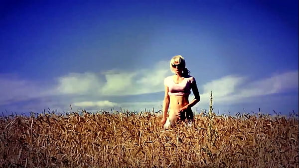 Lara: Shemale & Outdoor HD Porn Video f2
