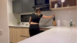 Ibamos a tomar café pero me terminé tomando la miel de su vagina.