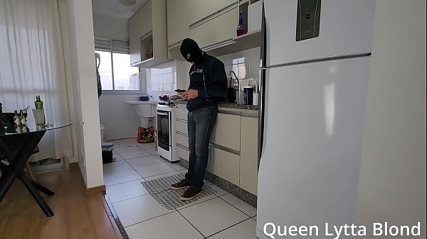 Queen Lytta Blond – Real Foot slave 24h Ep 2 – Queen Lytta Trample slave after he not doing his chores – TRAMPLING – FOOT WORSHIP – FLIP FLOPS – FOOT DOMINATION – FEMDOM – SOLES – FOOT SLAVE – SLAP – TOE SUCKING – FOOT HUMILIATION –