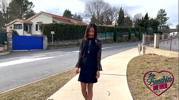 Reyna, coquine qui se fait baiser dans un trio HHF